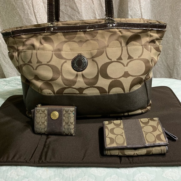Coach tote /diaper bag - Picture 1 of 6